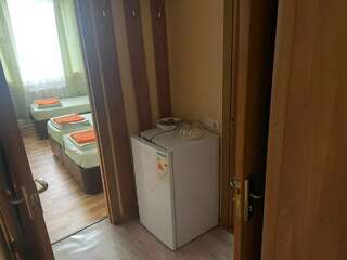 Гостиница Ася Анапа Двухместный номер с 1 кроватью или 2 отдельными кроватями и общей ванной комнатой-2