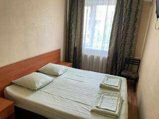 Гостиница Ася Анапа Двухместный номер с 1 кроватью или 2 отдельными кроватями и общей ванной комнатой-1